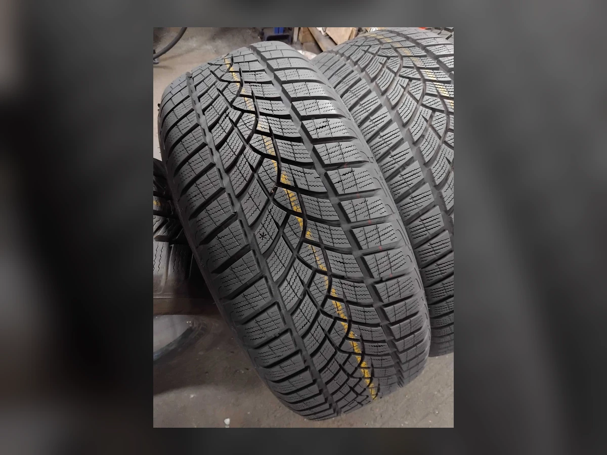 Goodyear — 215/55 R17 — Goodyear 215/55 R17 Зима (липучка) 4 шт (Комплект) — 5.5