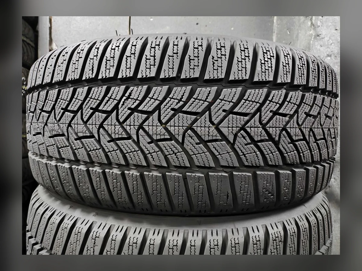 Dunlop — 225/45 R17 — Dunlop 225/45 R17 Зима (липучка) 4 шт (Комплект) — 8.5+ (Новая)