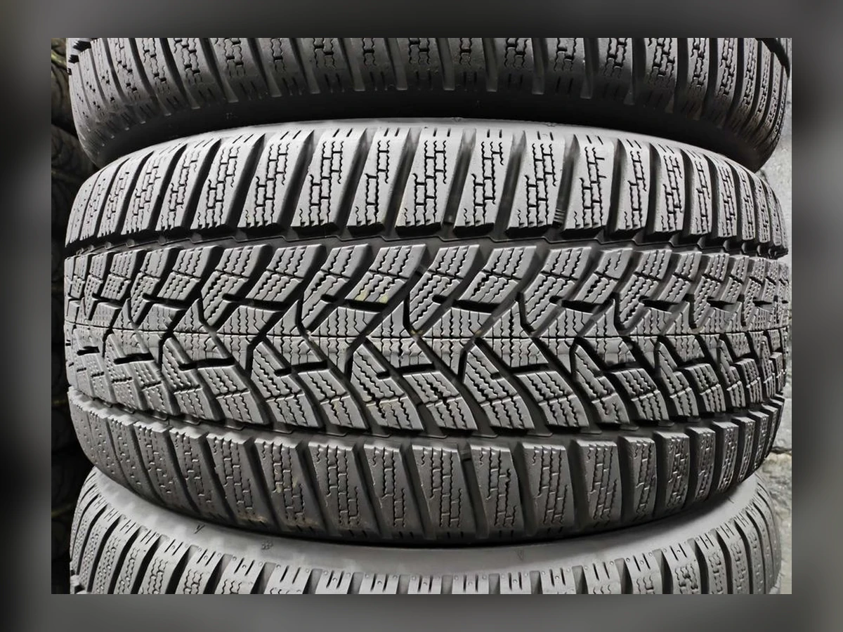 Dunlop — 225/45 R17 — Dunlop 225/45 R17 Зима (липучка) 4 шт (Комплект) — 8.5+ (Новая)