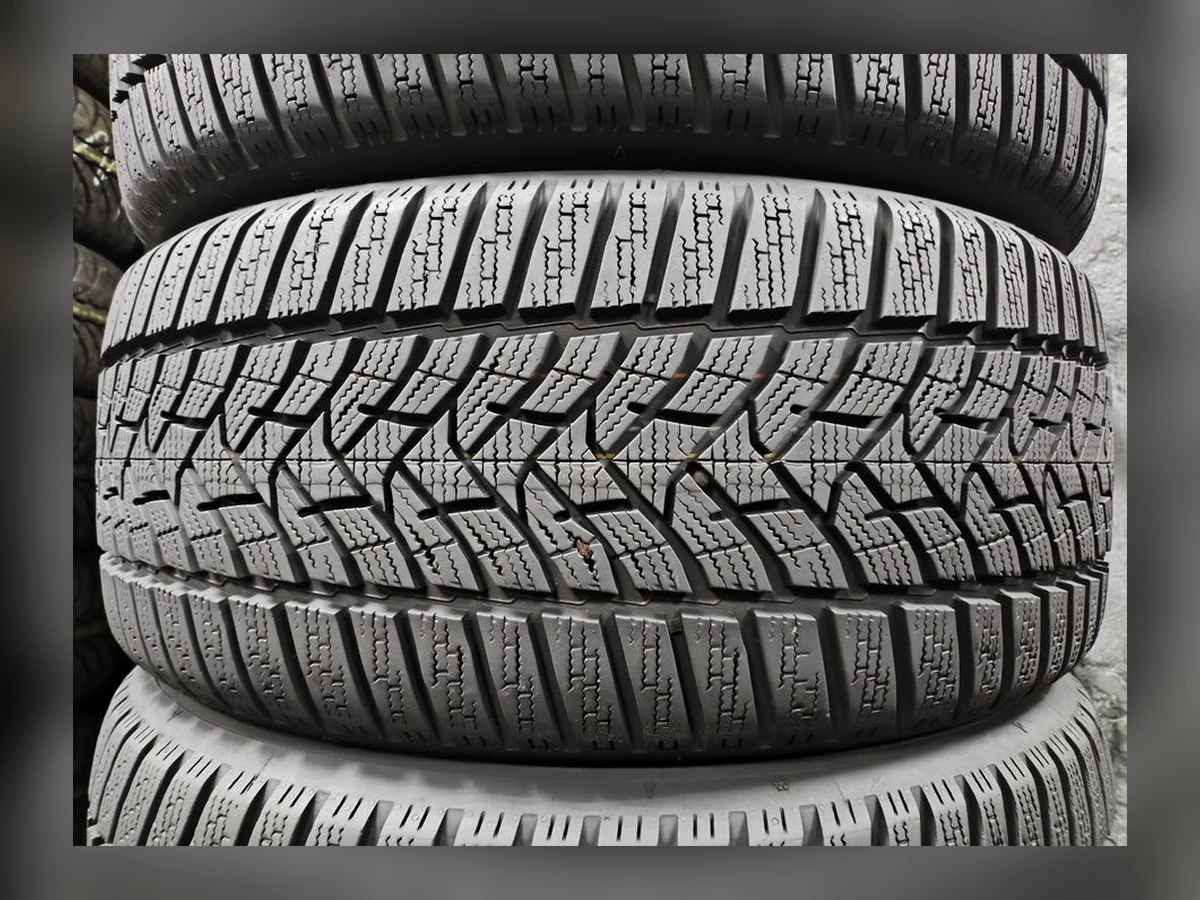 Dunlop — 225/45 R17 — Dunlop 225/45 R17 Зима (липучка) 4 шт (Комплект) — 8.5+ (Новая)