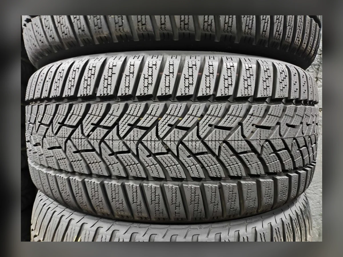 Dunlop — 225/45 R17 — Dunlop 225/45 R17 Зима (липучка) 4 шт (Комплект) — 8.5+ (Новая)
