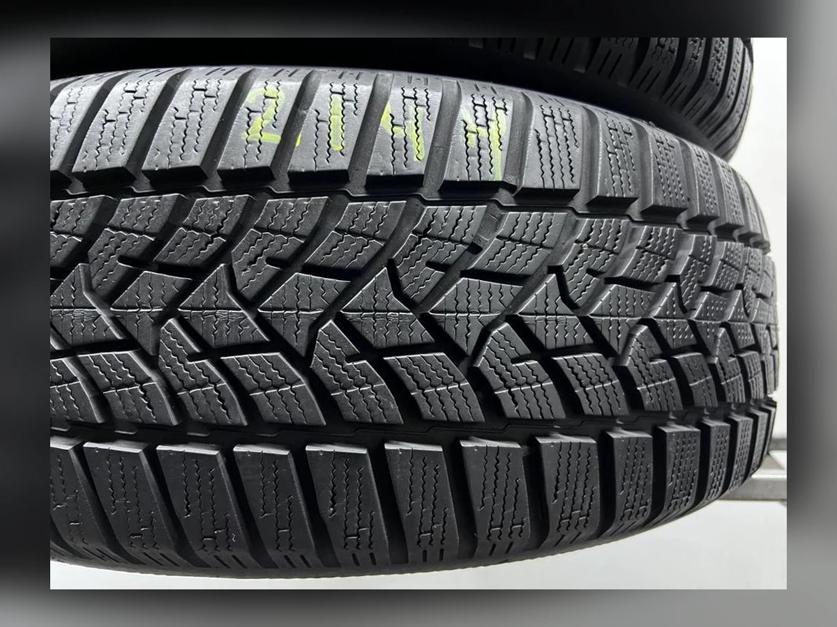 Dunlop — 215/65 R16 — Dunlop 215/65 R16 Зима (липучка) 2 шт (Пара) — 8.5+ (Новая)