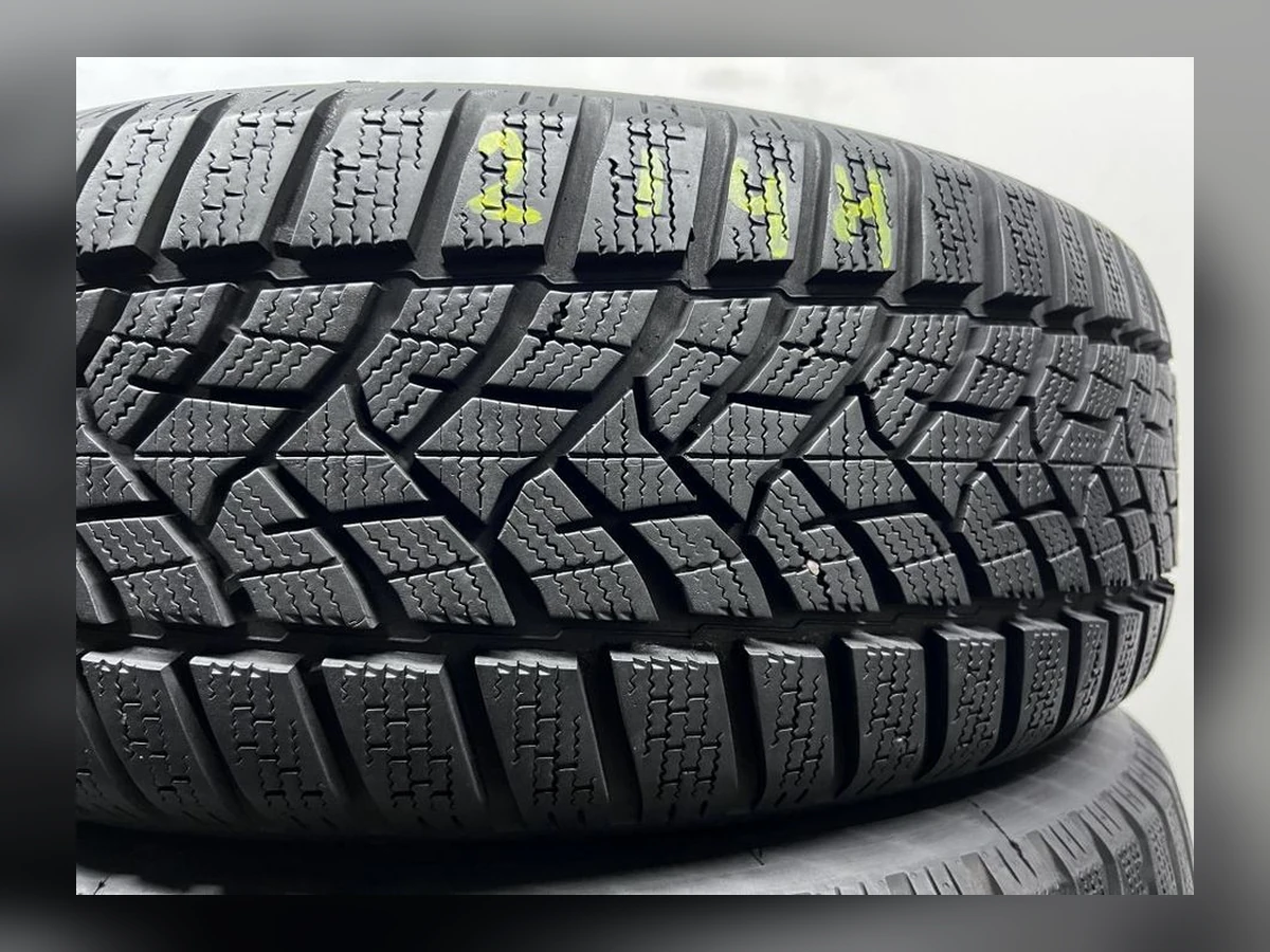 Dunlop — 215/65 R16 — Dunlop 215/65 R16 Зима (липучка) 2 шт (Пара) — 8.5+ (Новая)