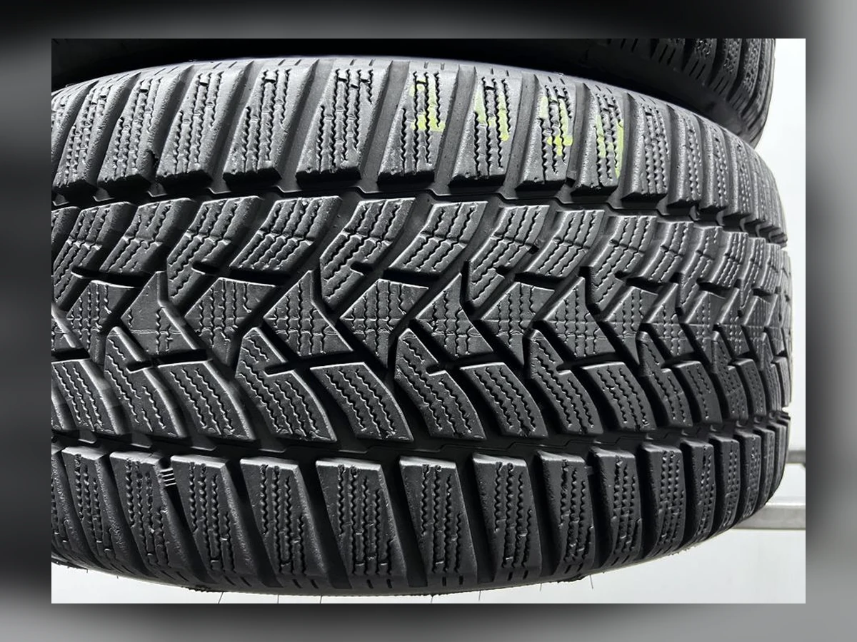 Dunlop — 225/40 R18 — Dunlop 225/40 R18 Зима (липучка) 4 шт (Комплект) — 8.0