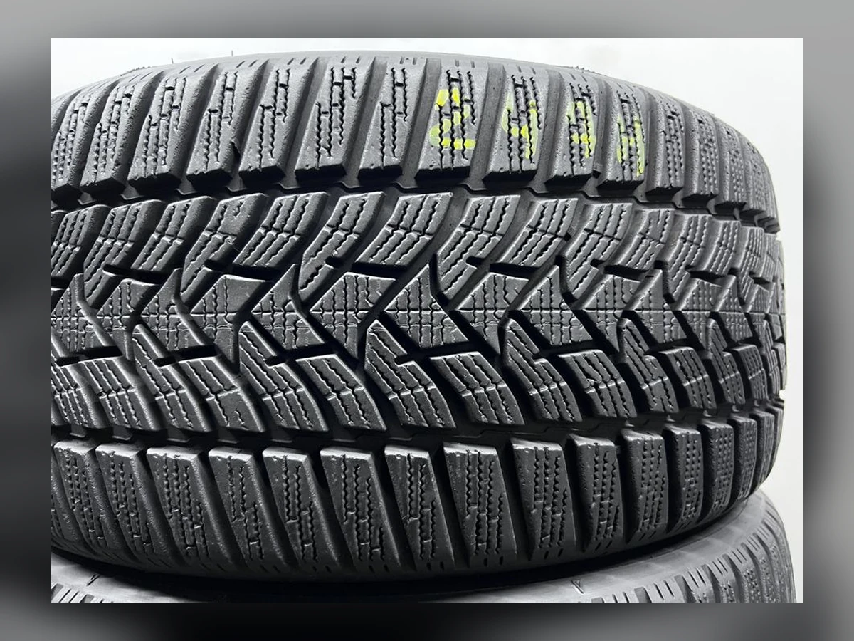 Dunlop — 225/40 R18 — Dunlop 225/40 R18 Зима (липучка) 4 шт (Комплект) — 8.0