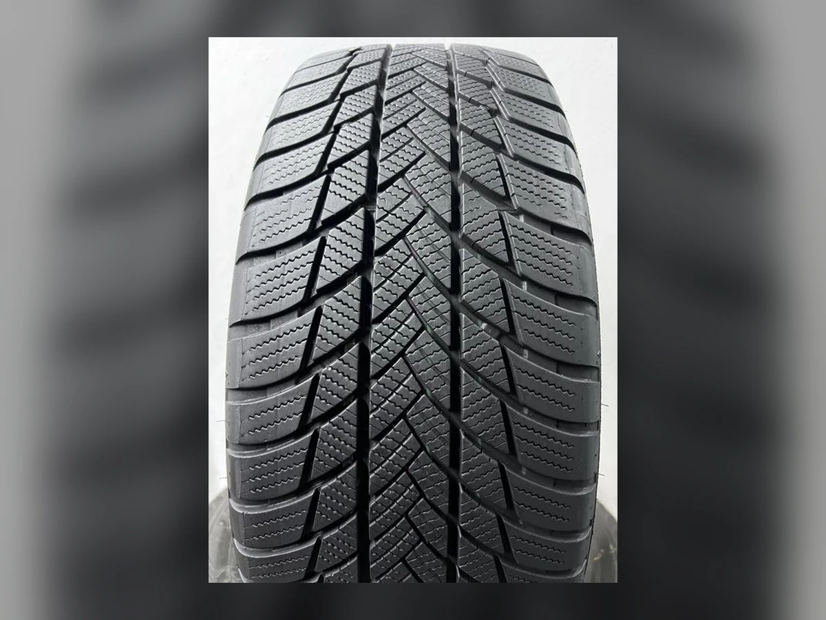 Bridgestone — 215/55 R18 — Bridgestone 215/55 R18 Зима (липучка) 2 шт (Пара) — 6.5
