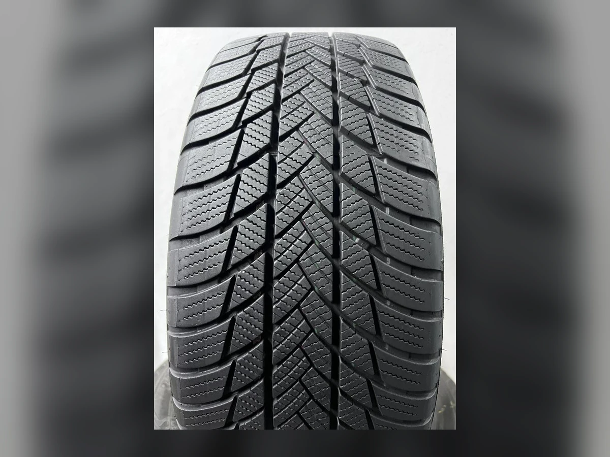 Bridgestone — 215/55 R18 — Bridgestone 215/55 R18 Зима (липучка) 2 шт (Пара) — 6.5