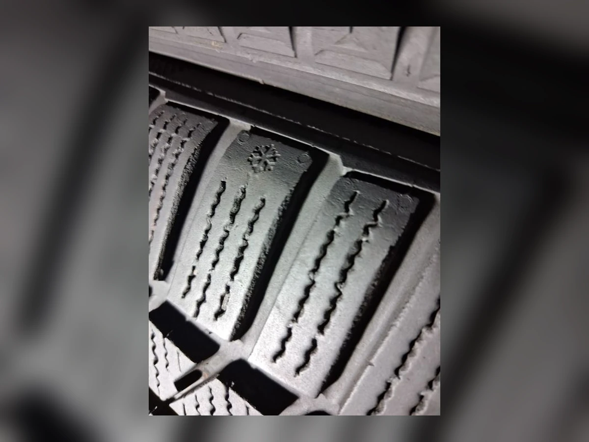 Continental — 235/40 R19 — Continental 235/40 R19 Зима (липучка) 2 шт (Пара) — 7.0