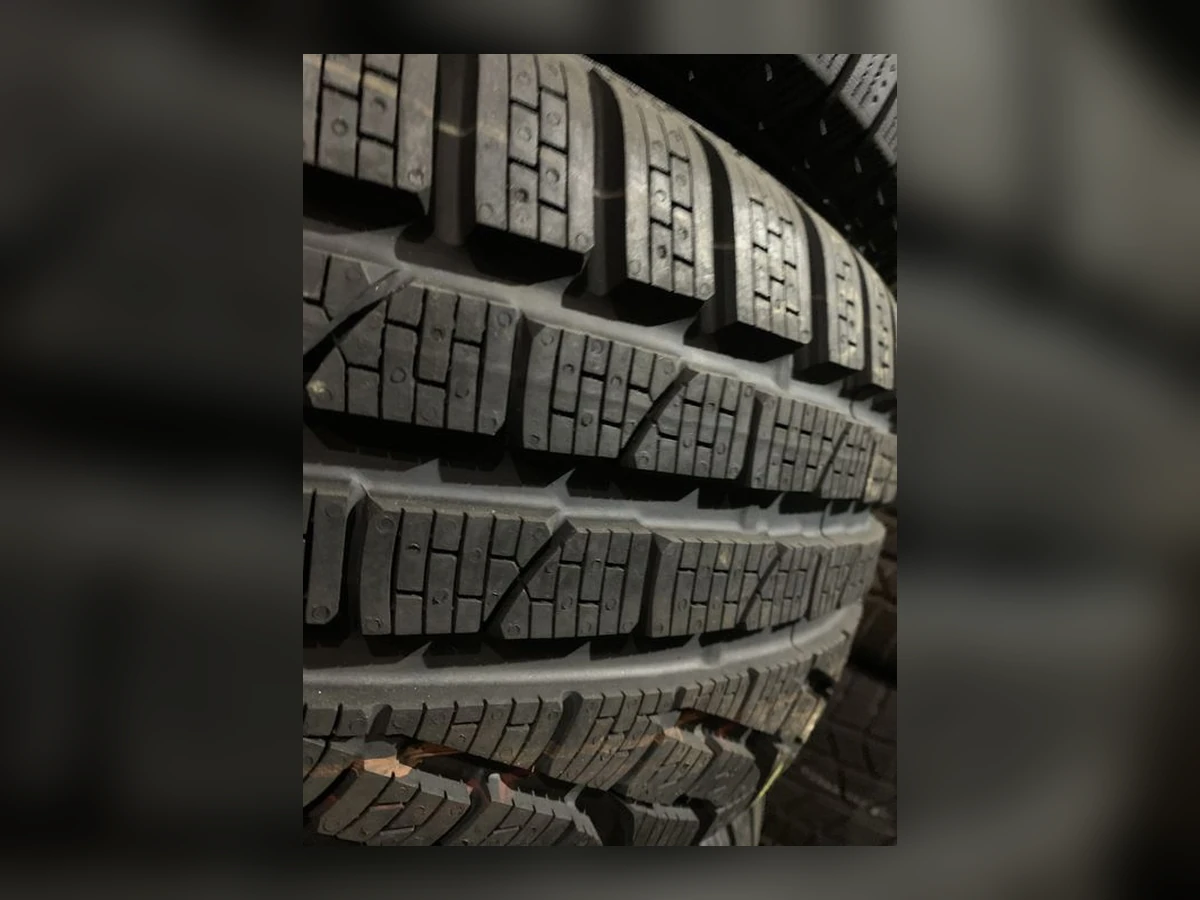 Pirelli — 235/55 R17 — Pirelli 235/55 R17 Зима (липучка) 2 шт (Пара) — 8.0