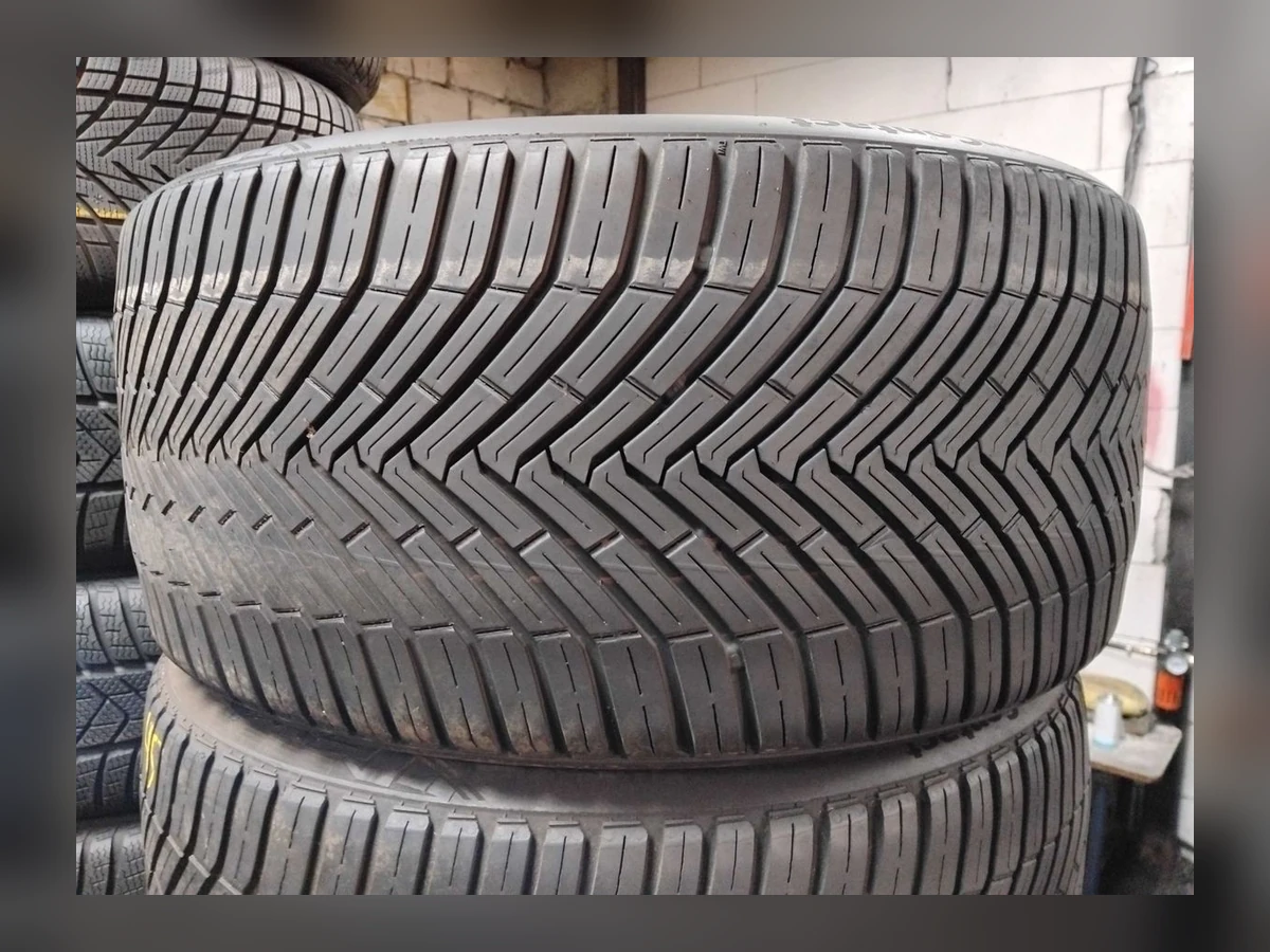 Continental — 245/35 R18 — Continental 245/35 R18 Всесезонка 2 шт (Пара) — 5.5
