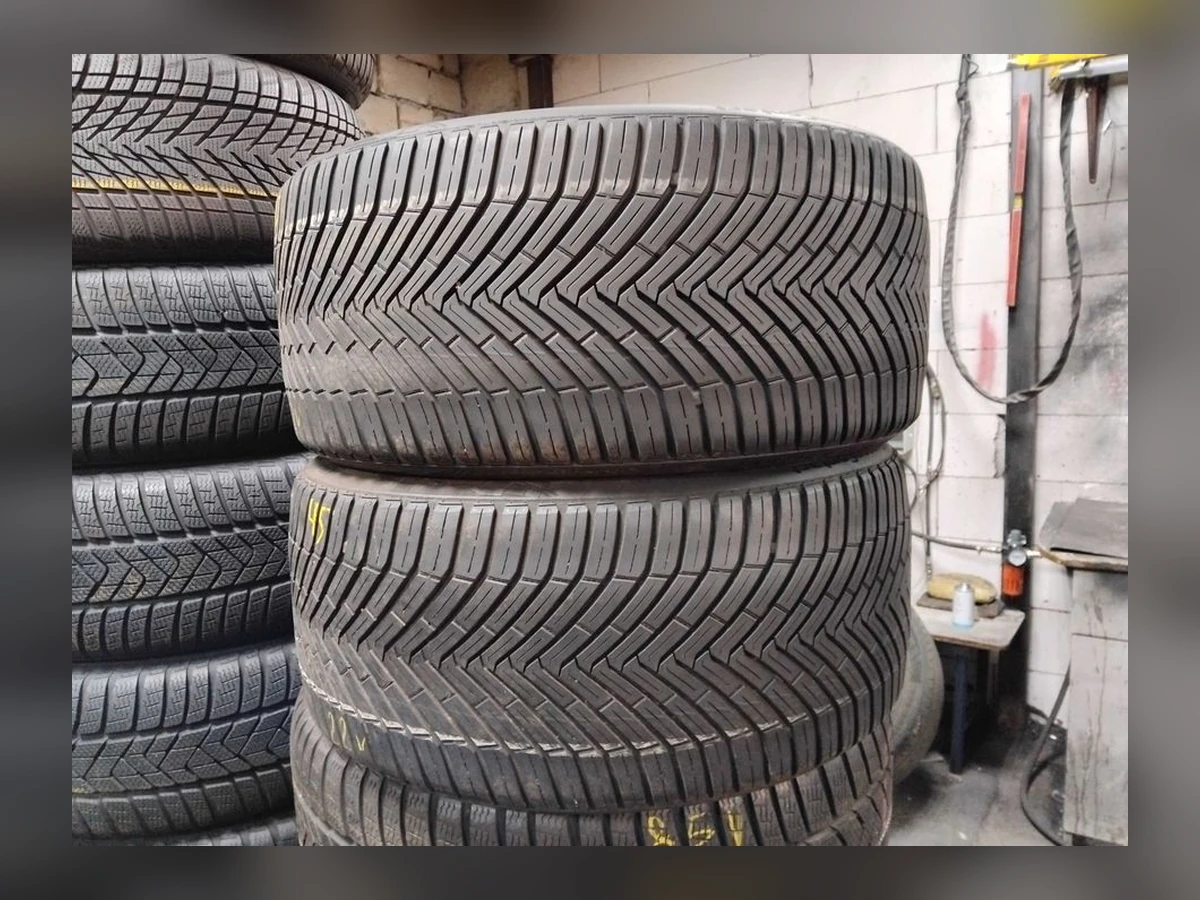 Continental — 245/35 R18 — Continental 245/35 R18 Всесезонка 2 шт (Пара) — 5.5
