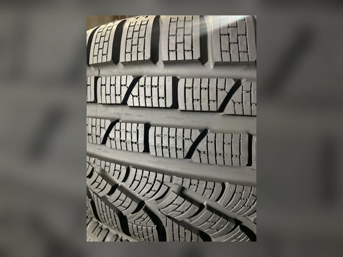 Pirelli — 235/45 R18 — Pirelli 235/45 R18 Зима (липучка) 2 шт (Пара) — 7.0