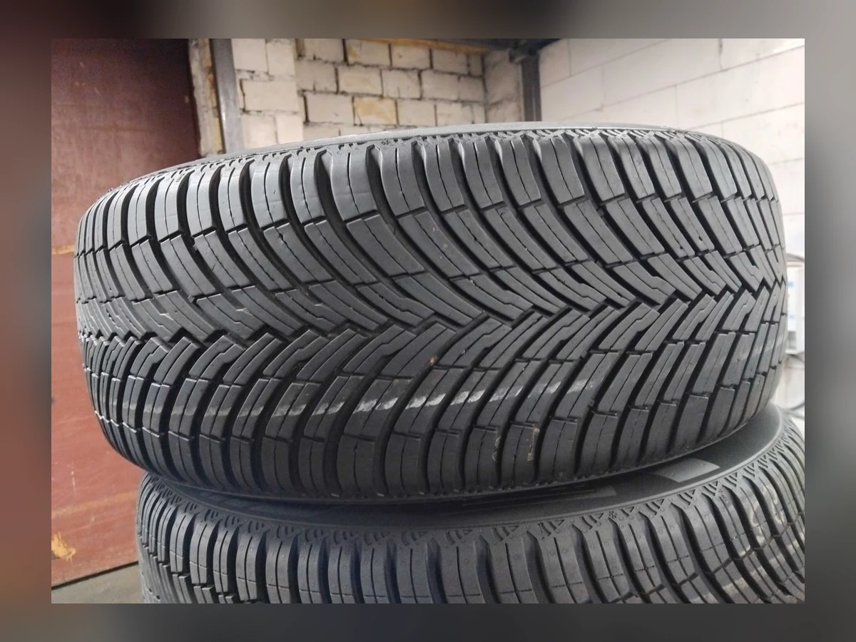 Pirelli — 225/45 R18 — Pirelli 225/45 R18 Всесезонка 2 шт (Пара) — 5.5