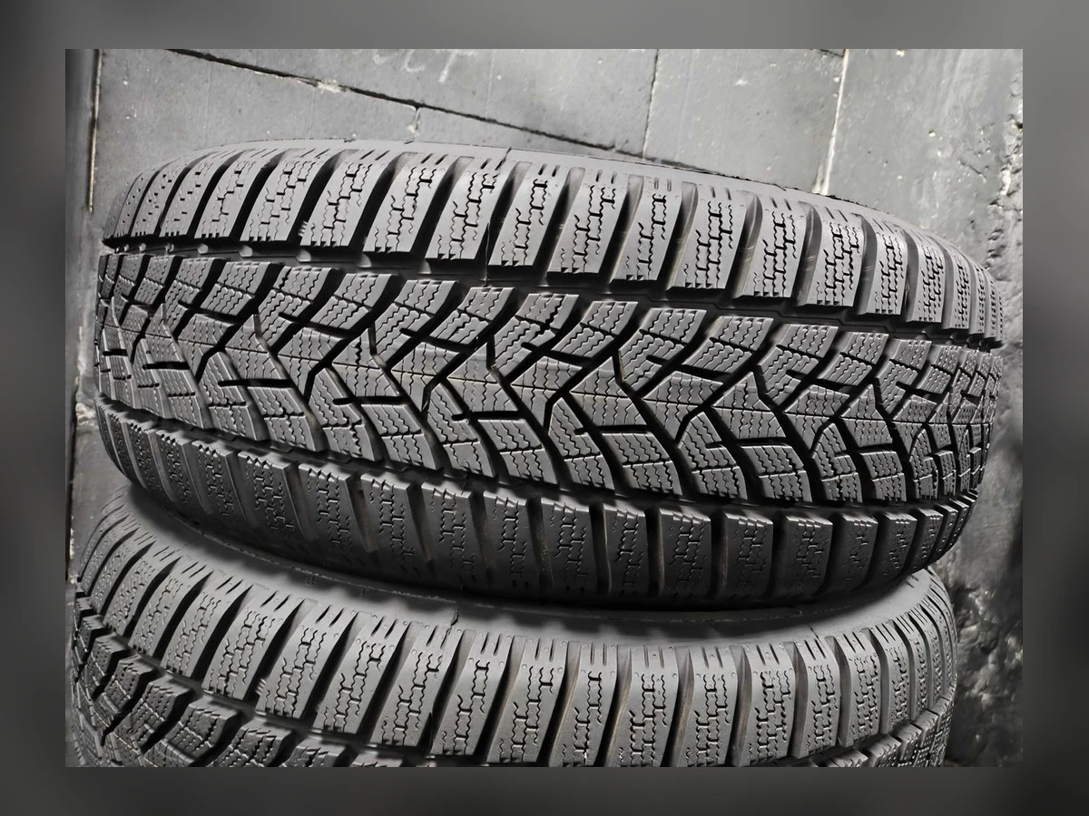 Dunlop — 205/60 R16 — Dunlop 205/60 R16 Зима (липучка) 4 шт (Комплект) — 8.5+ (Новая)