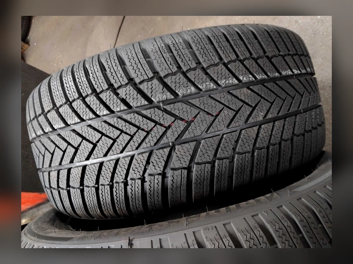 Bridgestone — Bridgestone 245/40 R19 — 245/40 R19